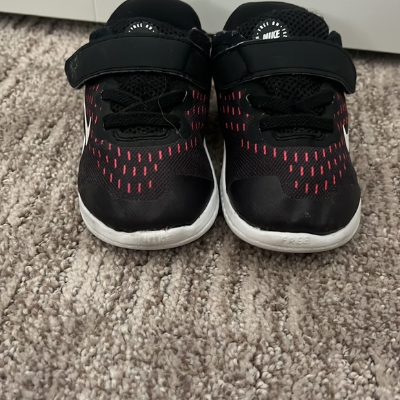 Red and black Childs 6C sneakers - Picture 4 of 5